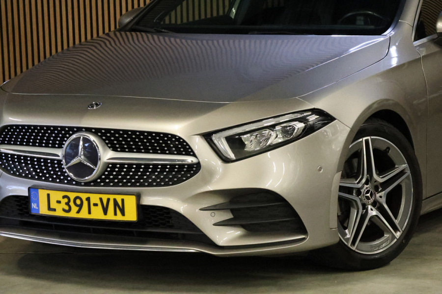 Mercedes-Benz A-Klasse A 180 d AMG pakket | Panorama dak | Burmester | Widescreen | Apple Carplay | Sfeerverlichting | Stoelverwarming | Alcantara | 360 PDC | Volledig onderhouden | Nieuwe Distributieriem