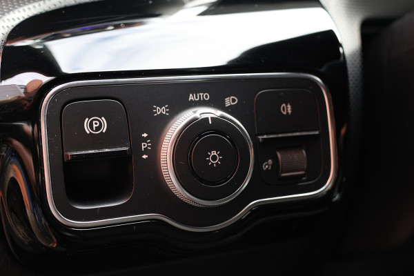 Mercedes-Benz A-Klasse A 180 d AMG pakket | Panorama dak | Burmester | Widescreen | Apple Carplay | Sfeerverlichting | Stoelverwarming | Alcantara | 360 PDC | Volledig onderhouden | Nieuwe Distributieriem