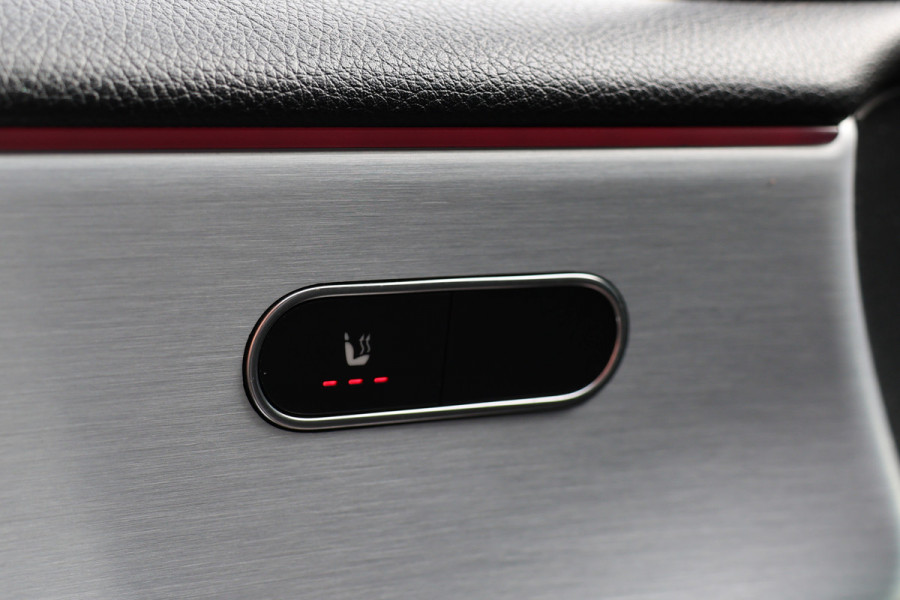 Mercedes-Benz A-Klasse A 180 d AMG pakket | Panorama dak | Burmester | Widescreen | Apple Carplay | Sfeerverlichting | Stoelverwarming | Alcantara | 360 PDC | Volledig onderhouden | Nieuwe Distributieriem