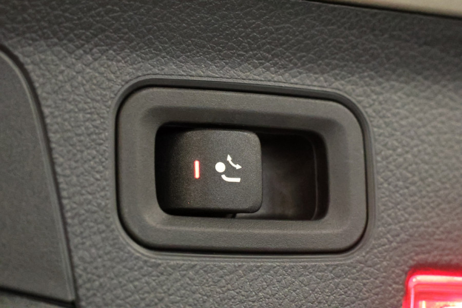 Mercedes-Benz A-Klasse A 180 d AMG pakket | Panorama dak | Burmester | Widescreen | Apple Carplay | Sfeerverlichting | Stoelverwarming | Alcantara | 360 PDC | Volledig onderhouden | Nieuwe Distributieriem