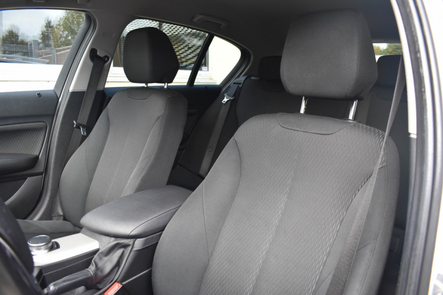 BMW 1-serie 118i Executive | Xenon | Navi. Prof | Aut. | NL AUTO | 17 inch