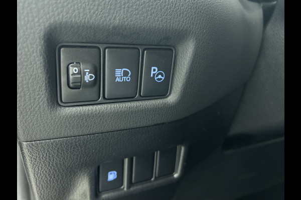 Toyota C-HR 1.8 Hybrid Executive(NL-auto, Goed OndH, Navi, Camera, StoelV, PDC V+A, Parkeerhulp, Cruise Con, Clima Con, Etc) Toyota C-HR 1.8 Hybrid Executive(NL-auto, Goed OndH, Navi, Camera, StoelV, PDC V+A, Parkeerhulp, Cruise Con, Clima Con, Etc)