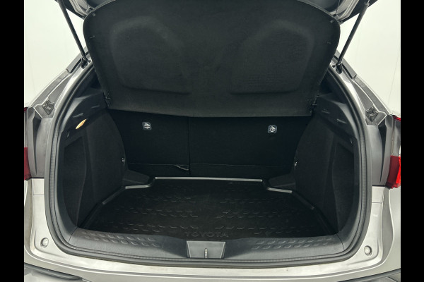 Toyota C-HR 1.8 Hybrid Executive(NL-auto, Goed OndH, Navi, Camera, StoelV, PDC V+A, Parkeerhulp, Cruise Con, Clima Con, Etc) Toyota C-HR 1.8 Hybrid Executive(NL-auto, Goed OndH, Navi, Camera, StoelV, PDC V+A, Parkeerhulp, Cruise Con, Clima Con, Etc)