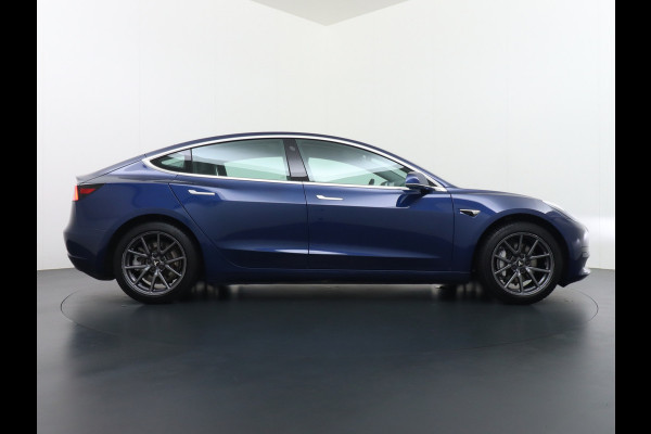 Tesla Model 3 RWD SR+ 60kWh 325PK SOH 88% Lmv  AutoPilot Leder PanoDak Adaptive-Cruise Lmv Camera's Elektr.-Stuur+Stoelen+Spiegels+Geheugen+Ea Navi LED Comfortstoelen ACC DAB Voorverwarmen interieur via App Keyless via Telefoonsleutel One-Pedal-Drive Origineel Nederlandse auto tot 11kw laden thuis! 1.584kg licht! accu garantie 160dkm/29-09-2028 Tesla Model 3 RWD SR+ 60kWh 325PK SOH 88% Lmv  AutoPilot Leder PanoDak Adaptive-Cruise Lmv Camera's Elektr.-Stuur+Stoelen+Spiegels+Geheugen+Ea Navi LED Comfortstoelen ACC DAB Voorverwarmen interieur via App Keyless via Telefoonsleutel One-Pedal-Drive Origineel Nederlandse auto tot 11kw laden thuis! 1.584kg licht! accu garantie 160dkm/29-09-2028