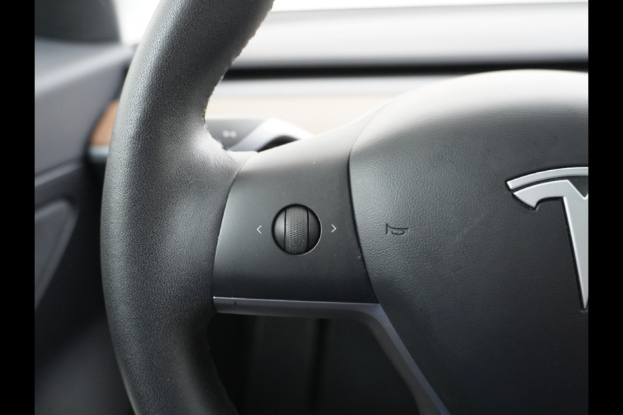 Tesla Model 3 RWD SR+ 60kWh 325PK SOH 88% Lmv  AutoPilot Leder PanoDak Adaptive-Cruise Lmv Camera's Elektr.-Stuur+Stoelen+Spiegels+Geheugen+Ea Navi LED Comfortstoelen ACC DAB Voorverwarmen interieur via App Keyless via Telefoonsleutel One-Pedal-Drive Origineel Nederlandse auto tot 11kw laden thuis! 1.584kg licht! accu garantie 160dkm/29-09-2028 Tesla Model 3 RWD SR+ 60kWh 325PK SOH 88% Lmv  AutoPilot Leder PanoDak Adaptive-Cruise Lmv Camera's Elektr.-Stuur+Stoelen+Spiegels+Geheugen+Ea Navi LED Comfortstoelen ACC DAB Voorverwarmen interieur via App Keyless via Telefoonsleutel One-Pedal-Drive Origineel Nederlandse auto tot 11kw laden thuis! 1.584kg licht! accu garantie 160dkm/29-09-2028