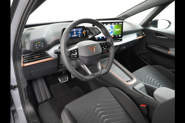 CUPRA Born 204pk 62kWh SOH 94%  Apple Carplay Android Auto Adap.Cruise Navi Ecc Camera ParkAssist Pdc-a+v Business Stuurverwarming Lmv 18" Keyless Privacy Glas Led DAB Origineel Nederlandse Auto € 43.000 nieuw! 3 fase laden 11kwh thuis!