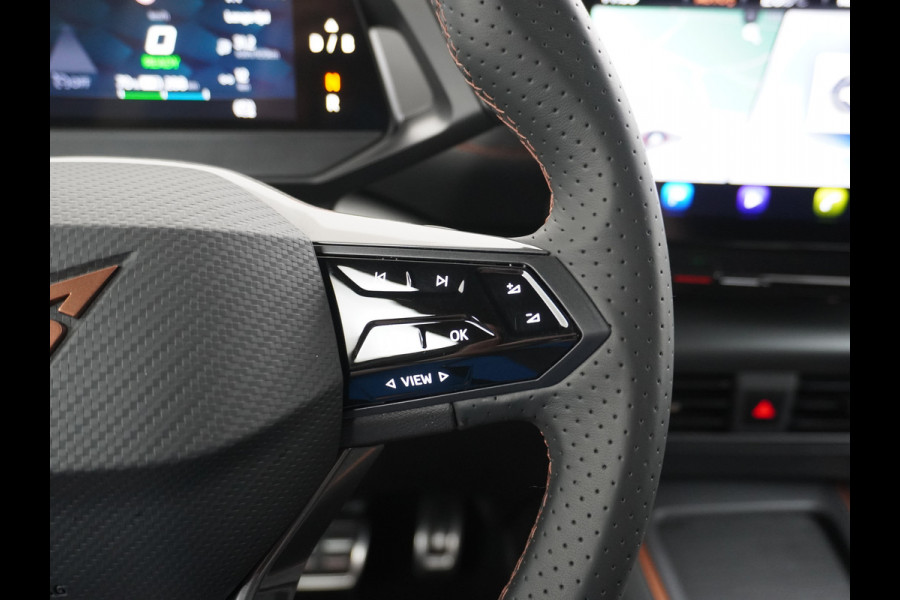 CUPRA Born 204pk 62kWh SOH 94%  Apple Carplay Android Auto Adap.Cruise Navi Ecc Camera ParkAssist Pdc-a+v Business Stuurverwarming Lmv 18" Keyless Privacy Glas Led DAB Origineel Nederlandse Auto € 43.000 nieuw! 3 fase laden 11kwh thuis!