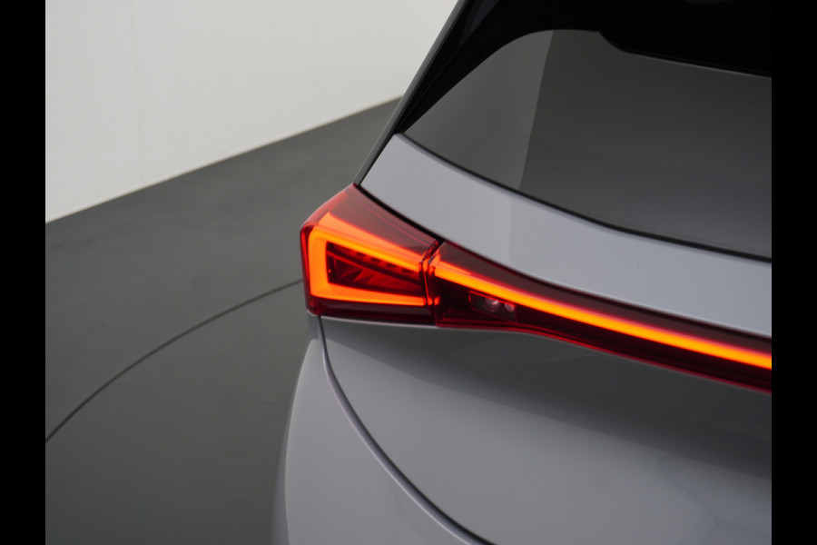 CUPRA Born 204pk 62kWh SOH 94%  Apple Carplay Android Auto Adap.Cruise Navi Ecc Camera ParkAssist Pdc-a+v Business Stuurverwarming Lmv 18" Keyless Privacy Glas Led DAB Origineel Nederlandse Auto € 43.000 nieuw! 3 fase laden 11kwh thuis!