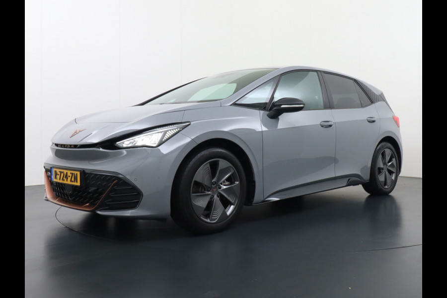 CUPRA Born 204pk 62kWh SOH 94%  Apple Carplay Android Auto Adap.Cruise Navi Ecc Camera ParkAssist Pdc-a+v Business Stuurverwarming Lmv 18" Keyless Privacy Glas Led DAB Origineel Nederlandse Auto € 43.000 nieuw! 3 fase laden 11kwh thuis!