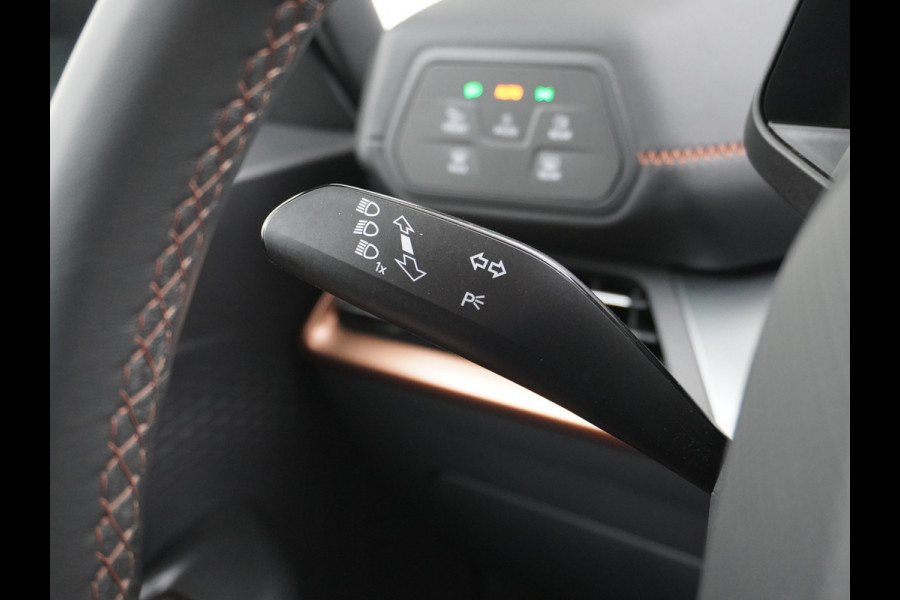CUPRA Born 204pk 62kWh SOH 94%  Apple Carplay Android Auto Adap.Cruise Navi Ecc Camera ParkAssist Pdc-a+v Business Stuurverwarming Lmv 18" Keyless Privacy Glas Led DAB Origineel Nederlandse Auto € 43.000 nieuw! 3 fase laden 11kwh thuis!