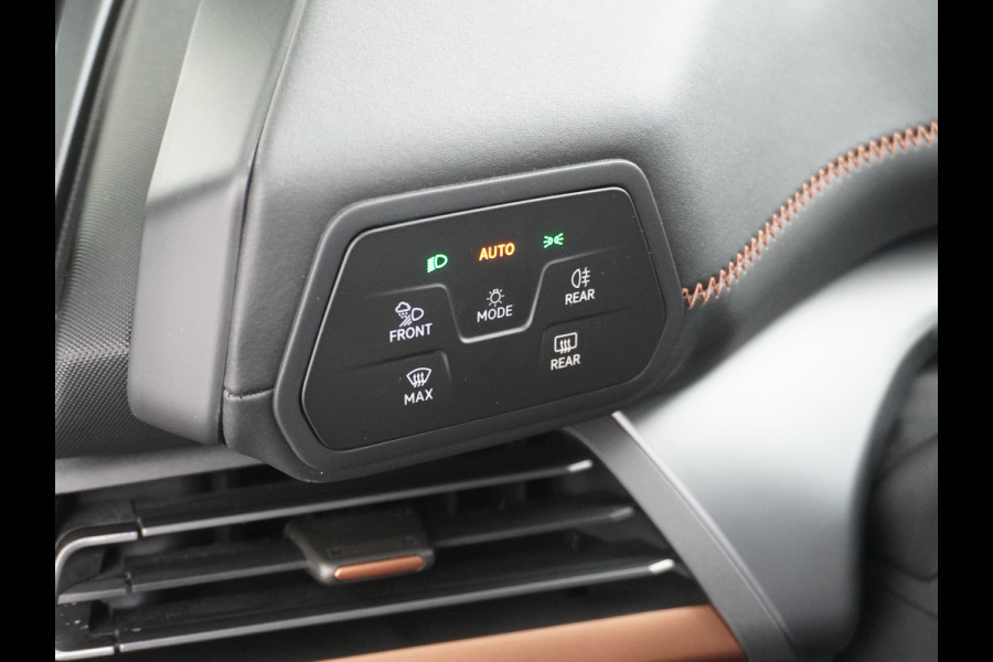CUPRA Born 204pk 62kWh SOH 94%  Apple Carplay Android Auto Adap.Cruise Navi Ecc Camera ParkAssist Pdc-a+v Business Stuurverwarming Lmv 18" Keyless Privacy Glas Led DAB Origineel Nederlandse Auto € 43.000 nieuw! 3 fase laden 11kwh thuis!