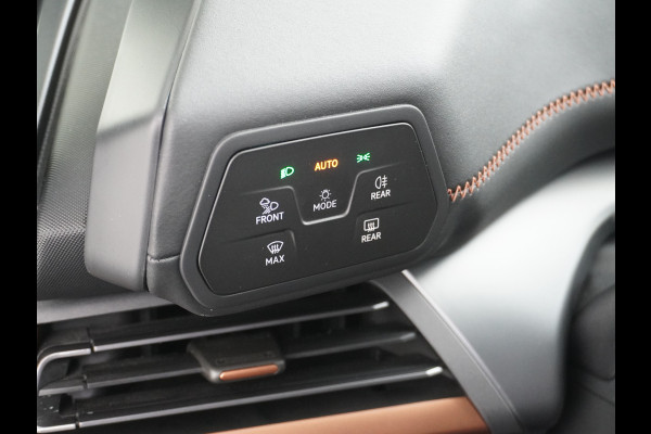 CUPRA Born 204pk 62kWh SOH 94%  Apple Carplay Android Auto Adap.Cruise Navi Ecc Camera ParkAssist Pdc-a+v Business Stuurverwarming Lmv 18" Keyless Privacy Glas Led DAB Origineel Nederlandse Auto € 43.000 nieuw! 3 fase laden 11kwh thuis!