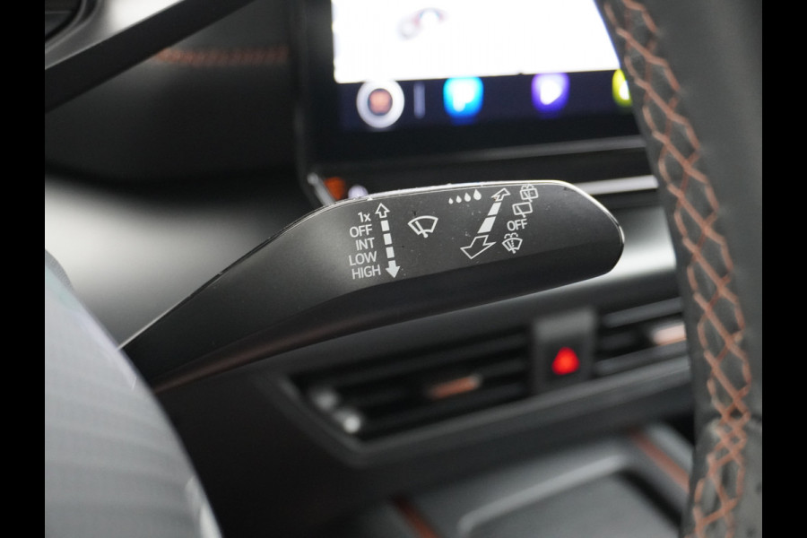 CUPRA Born 204pk 62kWh SOH 94%  Apple Carplay Android Auto Adap.Cruise Navi Ecc Camera ParkAssist Pdc-a+v Business Stuurverwarming Lmv 18" Keyless Privacy Glas Led DAB Origineel Nederlandse Auto € 43.000 nieuw! 3 fase laden 11kwh thuis!