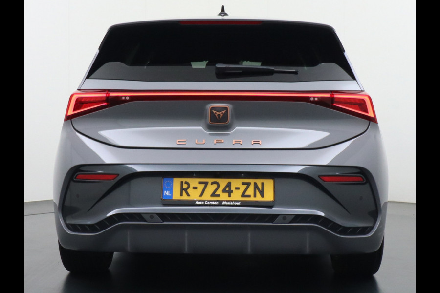 CUPRA Born 204pk 62kWh SOH 94%  Apple Carplay Android Auto Adap.Cruise Navi Ecc Camera ParkAssist Pdc-a+v Business Stuurverwarming Lmv 18" Keyless Privacy Glas Led DAB Origineel Nederlandse Auto € 43.000 nieuw! 3 fase laden 11kwh thuis!