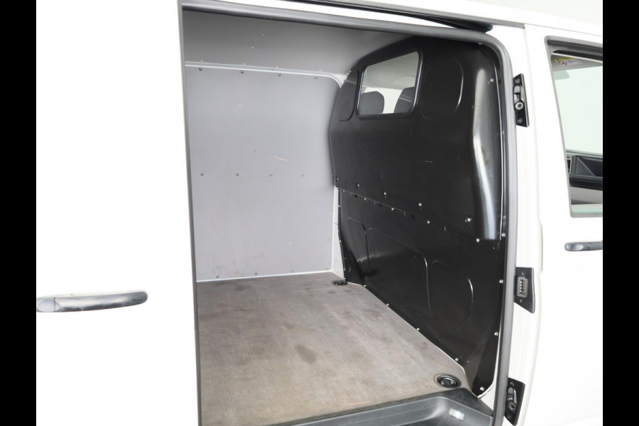 Volkswagen Transporter 2.0 TDI L2H1 28 150 pk | Airco | Trekhaak | Parkeersensoren | Elektr. spiegels (inklapbaar) | Volkswagen Transporter 2.0 TDI L2H1 28 150 pk | Airco | Trekhaak | Parkeersensoren | Elektr. spiegels (inklapbaar) |