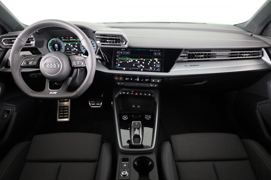 Audi A3 Sportback 40 TFSI e S edition 204pk | Verlengde garantie | Parkeercamera | Adaptieve cruise controle | Optiek pakket zwart Plus | Extra geting glas Audi A3 Sportback 40 TFSI e S edition 204pk | Verlengde garantie | Parkeercamera | Adaptieve cruise controle | Optiek pakket zwart Plus | Extra geting glas