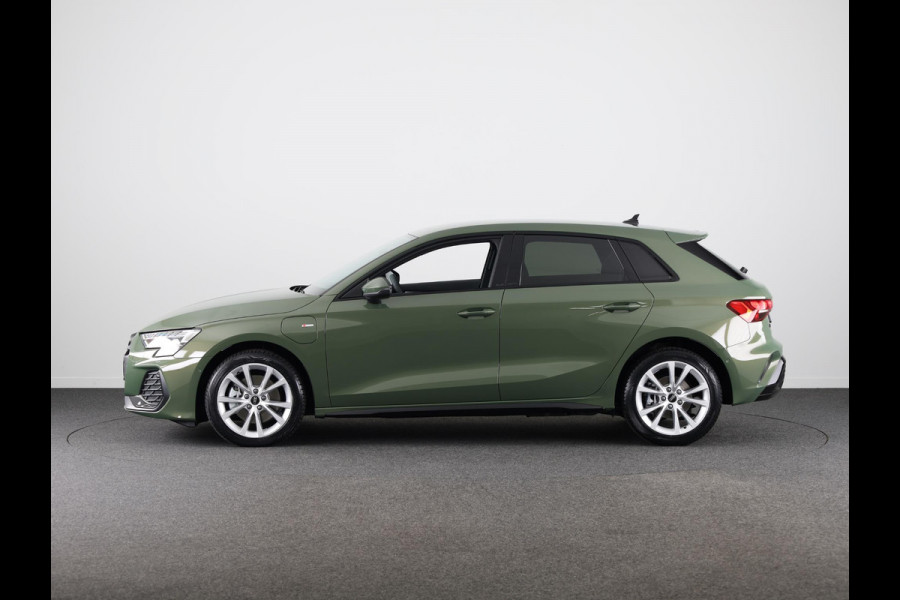 Audi A3 Sportback 40 TFSI e S edition 204pk | Verlengde garantie | Parkeercamera | Adaptieve cruise controle | Optiek pakket zwart Plus | Extra geting glas Audi A3 Sportback 40 TFSI e S edition 204pk | Verlengde garantie | Parkeercamera | Adaptieve cruise controle | Optiek pakket zwart Plus | Extra geting glas