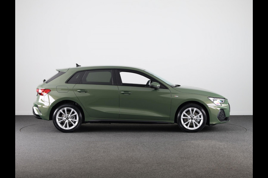 Audi A3 Sportback 40 TFSI e S edition 204pk | Verlengde garantie | Parkeercamera | Adaptieve cruise controle | Optiek pakket zwart Plus | Extra geting glas Audi A3 Sportback 40 TFSI e S edition 204pk | Verlengde garantie | Parkeercamera | Adaptieve cruise controle | Optiek pakket zwart Plus | Extra geting glas