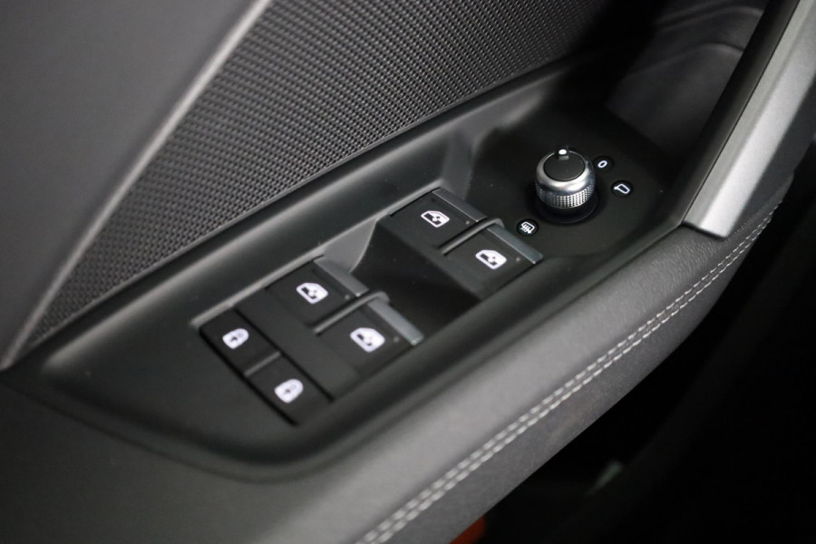 Audi A3 Sportback 40 TFSI e S edition 204pk | Verlengde garantie | Parkeercamera | Adaptieve cruise controle | Optiek pakket zwart Plus | Extra geting glas Audi A3 Sportback 40 TFSI e S edition 204pk | Verlengde garantie | Parkeercamera | Adaptieve cruise controle | Optiek pakket zwart Plus | Extra geting glas