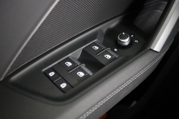 Audi A3 Sportback 40 TFSI e S edition 204pk | Verlengde garantie | Parkeercamera | Adaptieve cruise controle | Optiek pakket zwart Plus | Extra geting glas Audi A3 Sportback 40 TFSI e S edition 204pk | Verlengde garantie | Parkeercamera | Adaptieve cruise controle | Optiek pakket zwart Plus | Extra geting glas