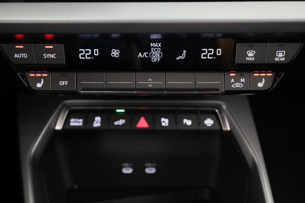 Audi A3 Sportback 40 TFSI e S edition 204pk | Verlengde garantie | Parkeercamera | Adaptieve cruise controle | Optiek pakket zwart Plus | Extra geting glas Audi A3 Sportback 40 TFSI e S edition 204pk | Verlengde garantie | Parkeercamera | Adaptieve cruise controle | Optiek pakket zwart Plus | Extra geting glas