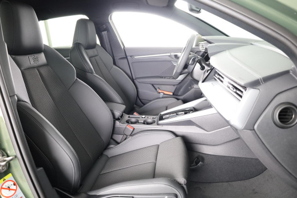 Audi A3 Sportback 40 TFSI e S edition 204pk | Verlengde garantie | Parkeercamera | Adaptieve cruise controle | Optiek pakket zwart Plus | Extra geting glas Audi A3 Sportback 40 TFSI e S edition 204pk | Verlengde garantie | Parkeercamera | Adaptieve cruise controle | Optiek pakket zwart Plus | Extra geting glas