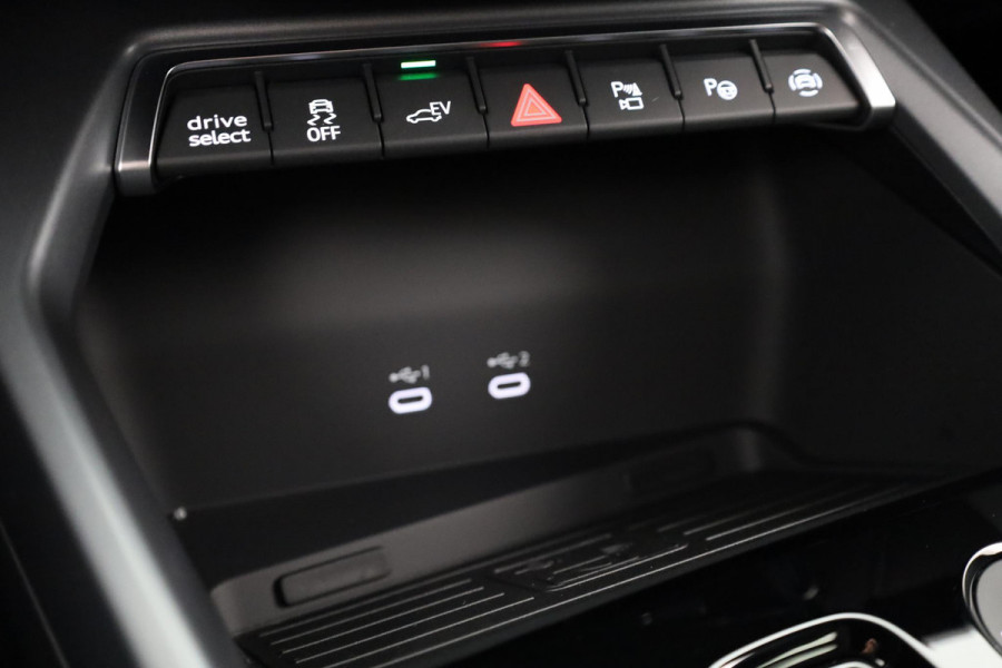 Audi A3 Sportback 40 TFSI e S edition 204pk | Verlengde garantie | Parkeercamera | Adaptieve cruise controle | Optiek pakket zwart Plus | Extra geting glas Audi A3 Sportback 40 TFSI e S edition 204pk | Verlengde garantie | Parkeercamera | Adaptieve cruise controle | Optiek pakket zwart Plus | Extra geting glas