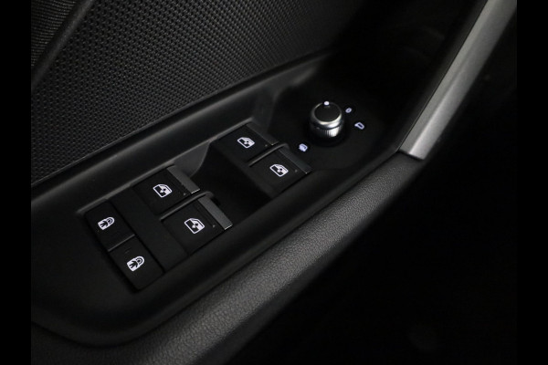 Audi A3 Sportback 40 TFSI e Advanced edition 204pk | Verlengde garantie | Navigatie | Extra getint glas | Verwarmbare voorstoelen