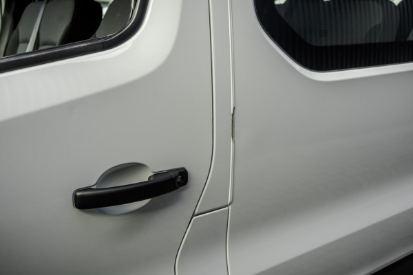 Renault Trafic **dCi 95 T29 L2H1 | 9-Persoons | Navi | LED | Cruise | Airco | Euro 6** Renault Trafic **dCi 95 T29 L2H1 | 9-Persoons | Navi | LED | Cruise | Airco | Euro 6**