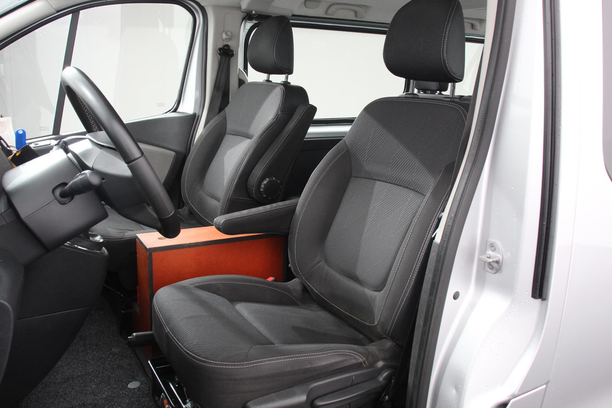 Renault Trafic Passenger 1.6 dCi Grand Authentique Energy incl. BPM/ BTW  L2H1 8 persoons !  Navigatie Airco voor en achter Parkeer sensoren Cruise Control Bumpers in kleur Renault Trafic Passenger 1.6 dCi Grand Authentique Energy incl. BPM/ BTW  L2H1 8 persoons !  Navigatie Airco voor en achter Parkeer sensoren Cruise Control Bumpers in kleur