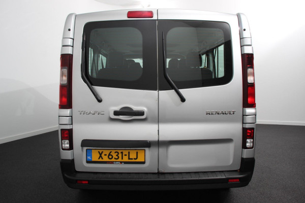 Renault Trafic Passenger 1.6 dCi Grand Authentique Energy incl. BPM/ BTW  L2H1 8 persoons !  Navigatie Airco voor en achter Parkeer sensoren Cruise Control Bumpers in kleur Renault Trafic Passenger 1.6 dCi Grand Authentique Energy incl. BPM/ BTW  L2H1 8 persoons !  Navigatie Airco voor en achter Parkeer sensoren Cruise Control Bumpers in kleur