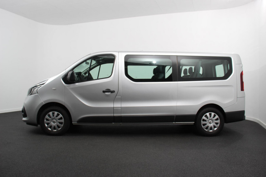 Renault Trafic Passenger 1.6 dCi Grand Authentique Energy incl. BPM/ BTW  L2H1 8 persoons !  Navigatie Airco voor en achter Parkeer sensoren Cruise Control Bumpers in kleur Renault Trafic Passenger 1.6 dCi Grand Authentique Energy incl. BPM/ BTW  L2H1 8 persoons !  Navigatie Airco voor en achter Parkeer sensoren Cruise Control Bumpers in kleur