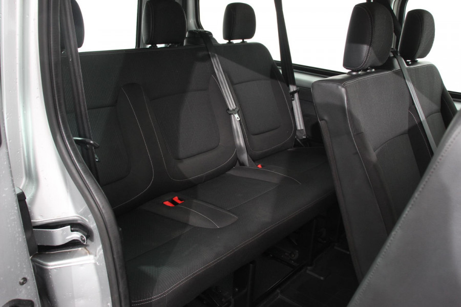 Renault Trafic Passenger 1.6 dCi Grand Authentique Energy incl. BPM/ BTW  L2H1 8 persoons !  Navigatie Airco voor en achter Parkeer sensoren Cruise Control Bumpers in kleur Renault Trafic Passenger 1.6 dCi Grand Authentique Energy incl. BPM/ BTW  L2H1 8 persoons !  Navigatie Airco voor en achter Parkeer sensoren Cruise Control Bumpers in kleur