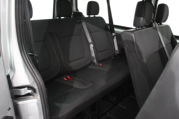 Renault Trafic Passenger 1.6 dCi Grand Authentique Energy incl. BPM/ BTW  L2H1 8 persoons !  Navigatie Airco voor en achter Parkeer sensoren Cruise Control Bumpers in kleur Renault Trafic Passenger 1.6 dCi Grand Authentique Energy incl. BPM/ BTW  L2H1 8 persoons !  Navigatie Airco voor en achter Parkeer sensoren Cruise Control Bumpers in kleur