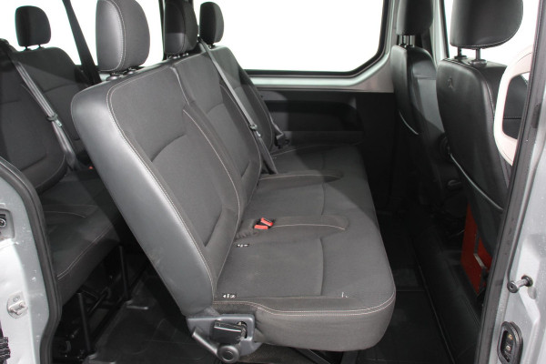 Renault Trafic Passenger 1.6 dCi Grand Authentique Energy incl. BPM/ BTW  L2H1 8 persoons !  Navigatie Airco voor en achter Parkeer sensoren Cruise Control Bumpers in kleur Renault Trafic Passenger 1.6 dCi Grand Authentique Energy incl. BPM/ BTW  L2H1 8 persoons !  Navigatie Airco voor en achter Parkeer sensoren Cruise Control Bumpers in kleur