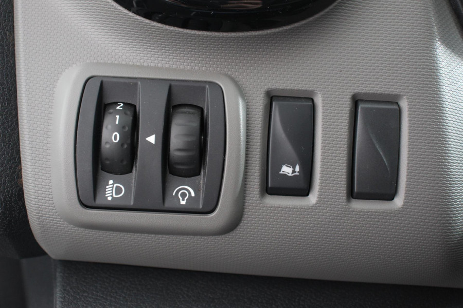Renault Trafic Passenger 1.6 dCi Grand Authentique Energy incl. BPM/ BTW  L2H1 8 persoons !  Navigatie Airco voor en achter Parkeer sensoren Cruise Control Bumpers in kleur Renault Trafic Passenger 1.6 dCi Grand Authentique Energy incl. BPM/ BTW  L2H1 8 persoons !  Navigatie Airco voor en achter Parkeer sensoren Cruise Control Bumpers in kleur