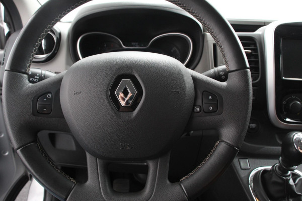 Renault Trafic Passenger 1.6 dCi Grand Authentique Energy incl. BPM/ BTW  L2H1 8 persoons !  Navigatie Airco voor en achter Parkeer sensoren Cruise Control Bumpers in kleur Renault Trafic Passenger 1.6 dCi Grand Authentique Energy incl. BPM/ BTW  L2H1 8 persoons !  Navigatie Airco voor en achter Parkeer sensoren Cruise Control Bumpers in kleur