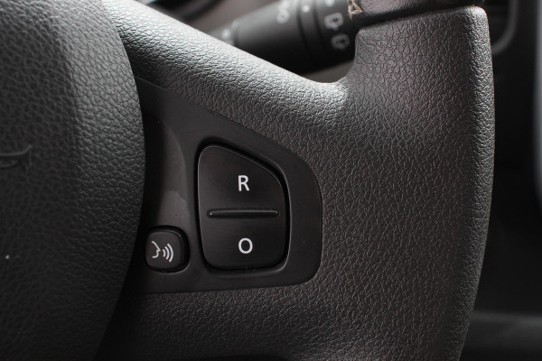 Renault Trafic Passenger 1.6 dCi Grand Authentique Energy incl. BPM/ BTW  L2H1 8 persoons !  Navigatie Airco voor en achter Parkeer sensoren Cruise Control Bumpers in kleur Renault Trafic Passenger 1.6 dCi Grand Authentique Energy incl. BPM/ BTW  L2H1 8 persoons !  Navigatie Airco voor en achter Parkeer sensoren Cruise Control Bumpers in kleur