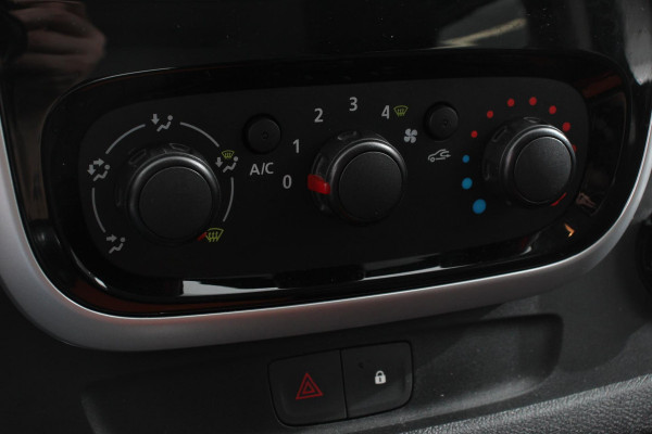 Renault Trafic Passenger 1.6 dCi Grand Authentique Energy incl. BPM/ BTW  L2H1 8 persoons !  Navigatie Airco voor en achter Parkeer sensoren Cruise Control Bumpers in kleur Renault Trafic Passenger 1.6 dCi Grand Authentique Energy incl. BPM/ BTW  L2H1 8 persoons !  Navigatie Airco voor en achter Parkeer sensoren Cruise Control Bumpers in kleur