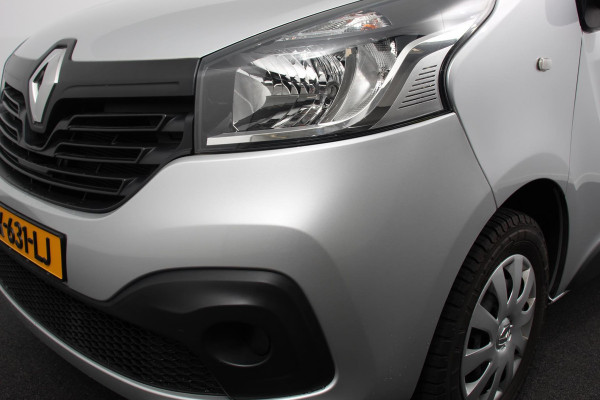 Renault Trafic Passenger 1.6 dCi Grand Authentique Energy incl. BPM/ BTW  L2H1 8 persoons !  Navigatie Airco voor en achter Parkeer sensoren Cruise Control Bumpers in kleur Renault Trafic Passenger 1.6 dCi Grand Authentique Energy incl. BPM/ BTW  L2H1 8 persoons !  Navigatie Airco voor en achter Parkeer sensoren Cruise Control Bumpers in kleur