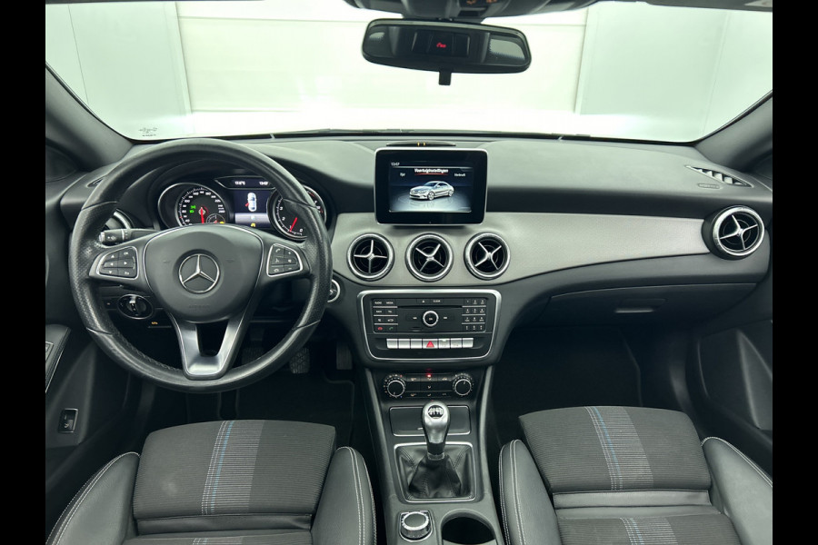 Mercedes-Benz CLA-Klasse 180 Ambition (Goed onderhoud, NL-auto, Panoramadak, Carplay, Navi, PDC V+A, Airco, Etc) Mercedes-Benz CLA-Klasse 180 Ambition (Goed onderhoud, NL-auto, Panoramadak, Carplay, Navi, PDC V+A, Airco, Etc)