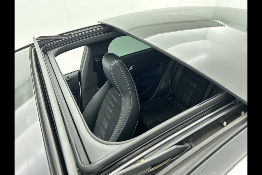 Mercedes-Benz CLA-Klasse 180 Ambition (Goed onderhoud, NL-auto, Panoramadak, Carplay, Navi, PDC V+A, Airco, Etc) Mercedes-Benz CLA-Klasse 180 Ambition (Goed onderhoud, NL-auto, Panoramadak, Carplay, Navi, PDC V+A, Airco, Etc)