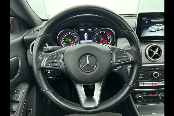 Mercedes-Benz CLA-Klasse 180 Ambition (Goed onderhoud, NL-auto, Panoramadak, Carplay, Navi, PDC V+A, Airco, Etc) Mercedes-Benz CLA-Klasse 180 Ambition (Goed onderhoud, NL-auto, Panoramadak, Carplay, Navi, PDC V+A, Airco, Etc)