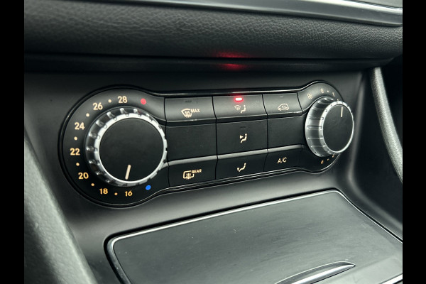 Mercedes-Benz CLA-Klasse 180 Ambition (Goed onderhoud, NL-auto, Panoramadak, Carplay, Navi, PDC V+A, Airco, Etc) Mercedes-Benz CLA-Klasse 180 Ambition (Goed onderhoud, NL-auto, Panoramadak, Carplay, Navi, PDC V+A, Airco, Etc)