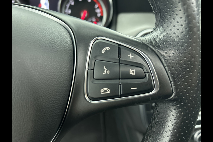Mercedes-Benz CLA-Klasse 180 Ambition (Goed onderhoud, NL-auto, Panoramadak, Carplay, Navi, PDC V+A, Airco, Etc) Mercedes-Benz CLA-Klasse 180 Ambition (Goed onderhoud, NL-auto, Panoramadak, Carplay, Navi, PDC V+A, Airco, Etc)