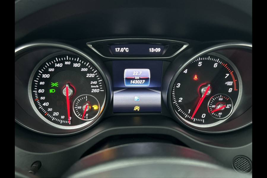 Mercedes-Benz CLA-Klasse 180 Ambition (Goed onderhoud, NL-auto, Panoramadak, Carplay, Navi, PDC V+A, Airco, Etc) Mercedes-Benz CLA-Klasse 180 Ambition (Goed onderhoud, NL-auto, Panoramadak, Carplay, Navi, PDC V+A, Airco, Etc)