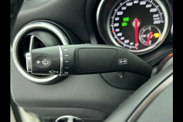 Mercedes-Benz CLA-Klasse 180 Ambition (Goed onderhoud, NL-auto, Panoramadak, Carplay, Navi, PDC V+A, Airco, Etc) Mercedes-Benz CLA-Klasse 180 Ambition (Goed onderhoud, NL-auto, Panoramadak, Carplay, Navi, PDC V+A, Airco, Etc)