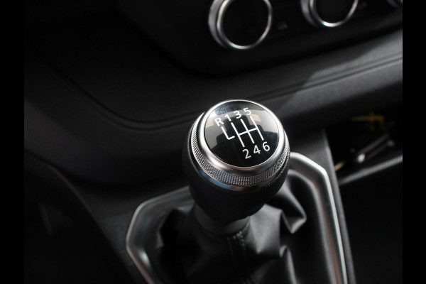 Renault Trafic 2.0 Blue dCi 110 T30 L2H1 Advance Navigatie bluetooth DAB Camera Airco Trekhaak Houten bekleding Lichtmetalen velgen