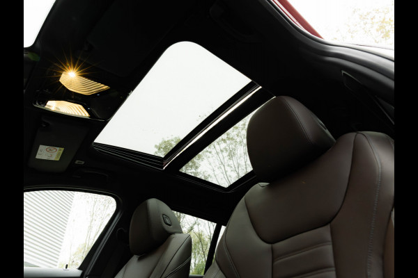 BMW 3 Serie Touring 330e M-Sport - Pano - Trekhaak - LCI 2 - ACC - Hifi BMW 3 Serie Touring 330e M-Sport - Pano - Trekhaak - LCI 2 - ACC - Hifi