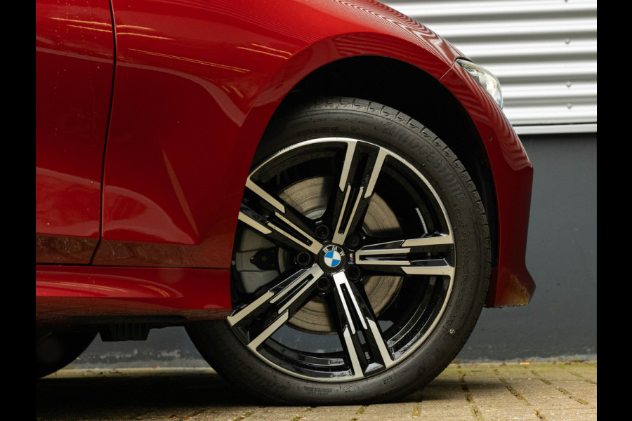 BMW 3 Serie Touring 330e M-Sport - Pano - Trekhaak - LCI 2 - ACC - Hifi BMW 3 Serie Touring 330e M-Sport - Pano - Trekhaak - LCI 2 - ACC - Hifi